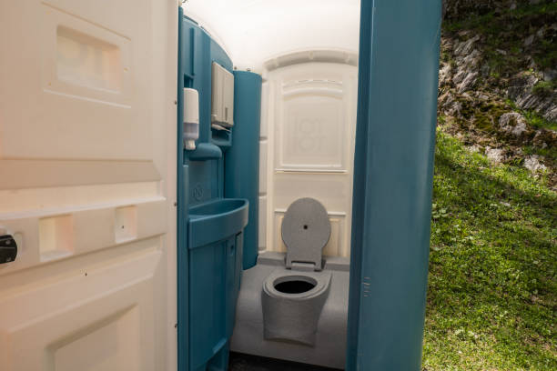 Best Porta potty delivery and setup  in Beach, ND